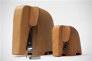 Pouvez-vous imaginer cet éléphant comme une agrafeuse en bois