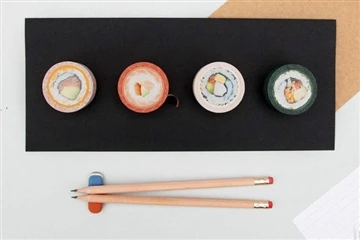 Vous ne pouvez pas manger ces sushis savoureux, car ce sont des rubans adhésifs